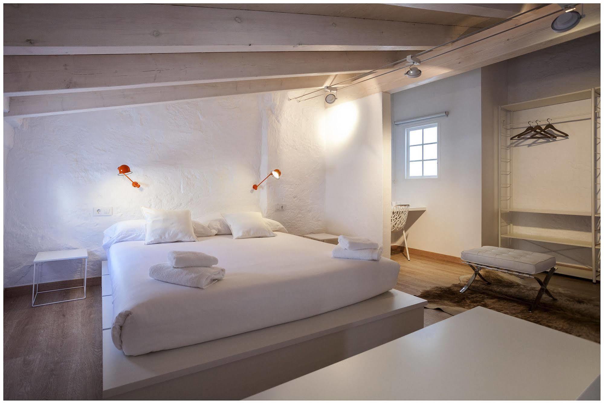 Cheap & Chic Hotel Ciutadella  Buitenkant foto