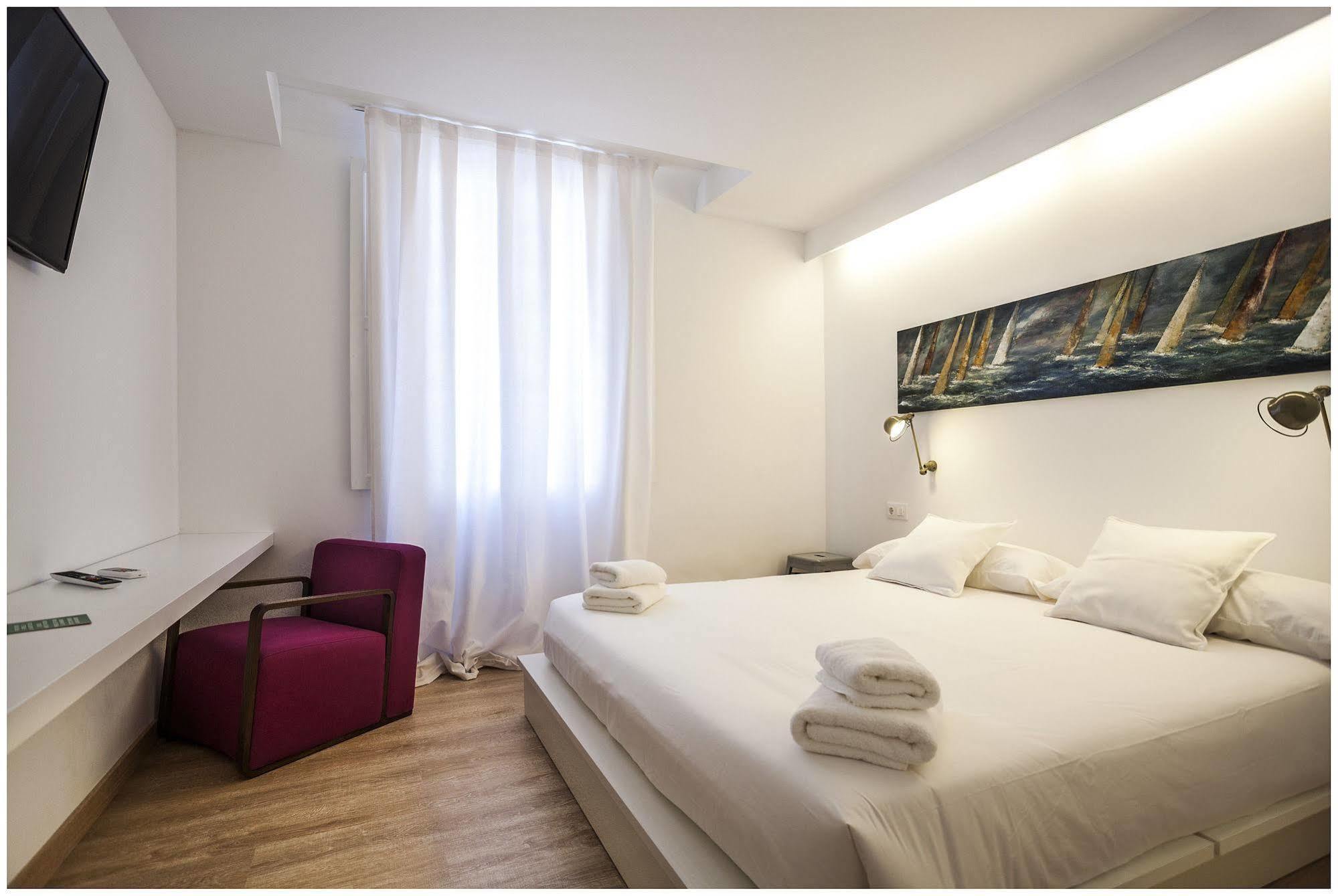 Cheap & Chic Hotel Ciutadella  Buitenkant foto