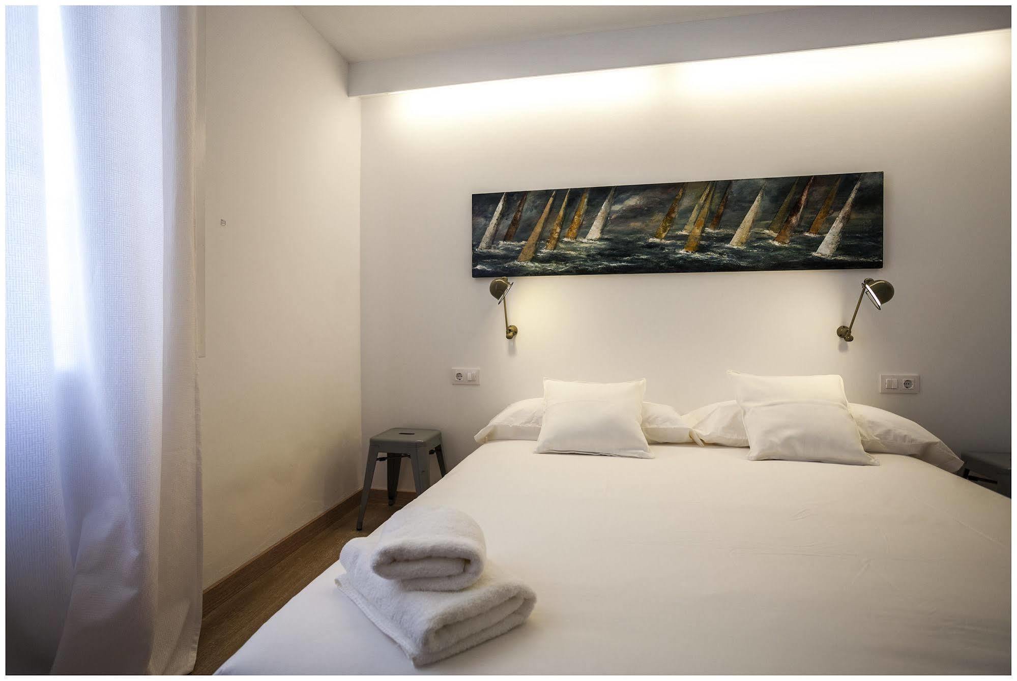 Cheap & Chic Hotel Ciutadella  Buitenkant foto